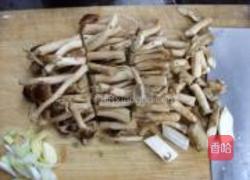 茶树菇红烧猪皮的做法图解6