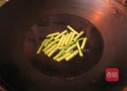 双笋素炒蟹味菇的做法图解4