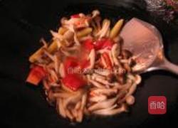 双笋素炒蟹味菇的做法图解6