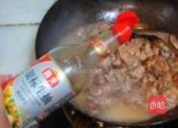 牛腩口蘑炖土豆粉的做法图解3