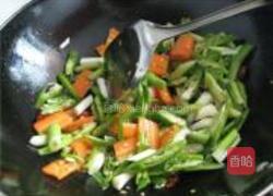 蒜白爆羊肉的做法图解4