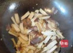 蒜苔炒豆腐干的做法图解5