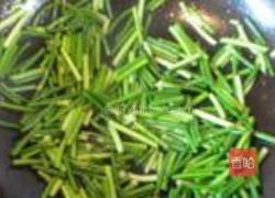 蒜苔炒豆腐干的做法图解6