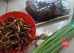 木耳炒黄花的做法图解1