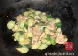 黄瓜炒五花肉的做法图解5