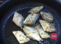蒜烧带鱼的做法图解2