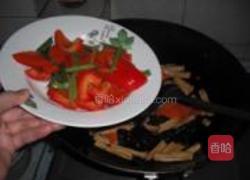 蚝油五彩爆腐竹的做法图解11