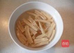 蚝油五彩爆腐竹的做法图解1