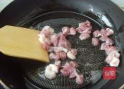 毛豆炒肉丁咸菜的做法图解3