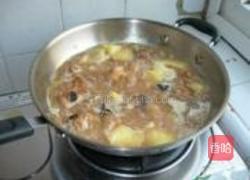 榛蘑炖鸡腿的做法图解15