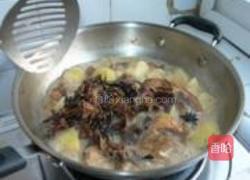 榛蘑炖鸡腿的做法图解17