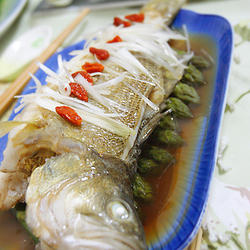 清蒸笋鲈鱼的做法[图]