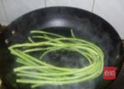 橄榄菜炒豇豆的做法图解3