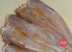 炸黄花鱼块的做法图解1