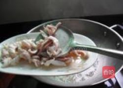 鱿鱼芥兰炒米粉的做法图解11