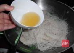 鱿鱼芥兰炒米粉的做法图解16