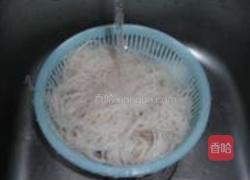 鱿鱼芥兰炒米粉的做法图解6