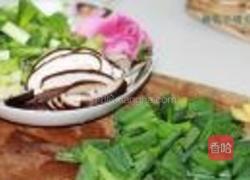 蒜苗香菇炒猪头肉的做法图解2