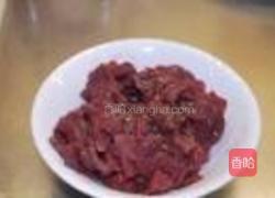 红椒大葱炒麋鹿肉的做法图解2