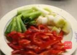 红椒大葱炒麋鹿肉的做法图解3
