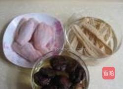 腐竹香菇炖翅中的做法图解1