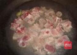 土豆焖排骨的做法图解1