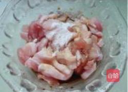 红椒肉片炒扁豆的做法图解1