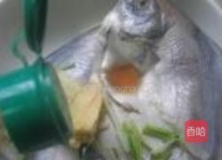 茄汁鲳鱼的做法图解2