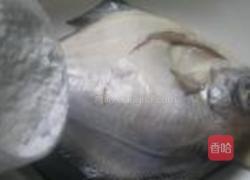 茄汁鲳鱼的做法图解3