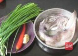 韭苔炒鱿鱼的做法图解1