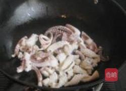 韭苔炒鱿鱼的做法图解4