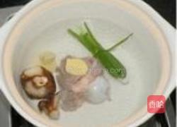 猪骨腊味冻豆腐汤的做法图解2