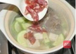 猪骨腊味冻豆腐汤的做法图解6