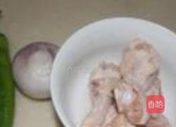 洋葱炒鸡肉的做法图解1