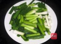 蒜苗红烧肉的做法图解1
