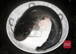 豆豉蒸鲶鱼的做法图解1