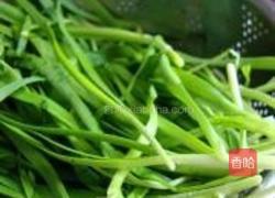 韭菜头炒冬笋的做法图解3