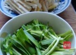 韭菜头炒冬笋的做法图解4