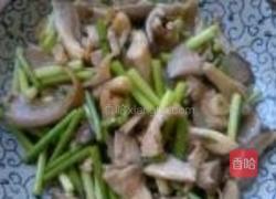 平菇炒蒜薹的做法图解5