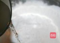 银耳水果汤圆的做法图解3