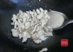 大蒜苗炒鸡胸脯肉的做法图解2