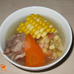 玉米胡萝卜猪骨汤的做法[图]