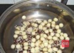 桂圆莲子蜜糯粥的做法图解4