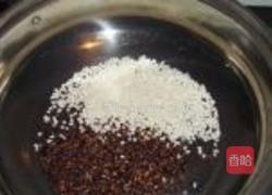 桂圆莲子蜜糯粥的做法图解2