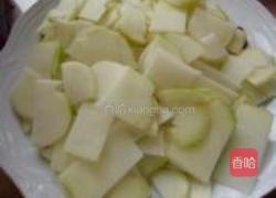 紫甘蓝炒土豆片的做法图解2