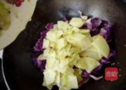紫甘蓝炒土豆片的做法图解7