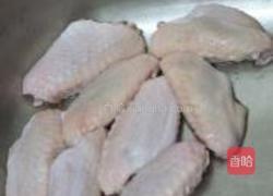 可乐洋葱鸡翅的做法图解1