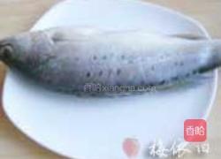 清蒸鲈鱼的做法图解1