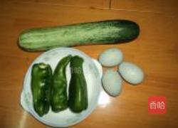 青椒黄瓜拌皮蛋的做法图解1
