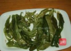 青椒黄瓜拌皮蛋的做法图解3